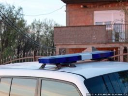 Još jedna tragedija u Novom Pazaru – MUŠKARAC NAĐEN MRTAV ISPRED SVOJE KUĆE