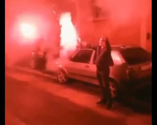 BOŽIĆ JE, PUCAJ U DŽAMIJE – U Priboju nastavljeni izlivi fašizma (VIDEO)
