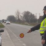 Policija iz saobraćaja isključila dvojicu pijanih vozača