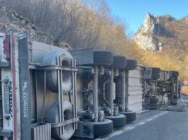 Neverovatan prizor – blokiran saobraćaj ka Crnoj Gori