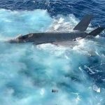 Američka mornarica se sprema za podizanje borbenog aviona s dna mora