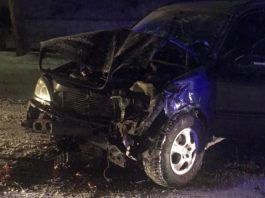 Novopazarac imao saobraćajnu nezgodu “Opelom” se zakucao u stijenu, pa u zaštitnu ogradu, a na njega potom naleteo kamion iz suprotnog smjera