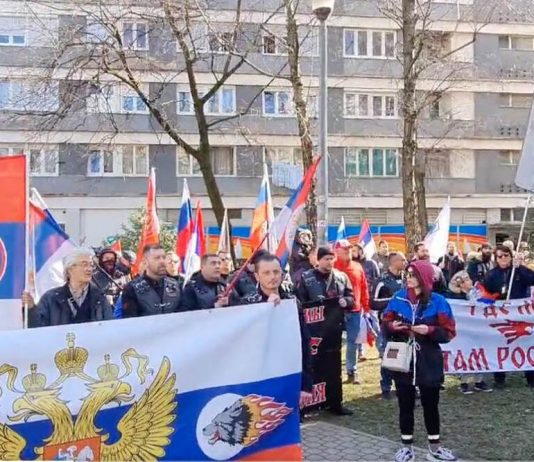 U Banjoj Luci održan skup podrške Rusiji, među stotinjak okupljenih i Petar Đokić