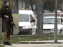 Novopazarac koji je u Sarajevu pucao na ambasadu SAD tražio premeštaj u Srbiju, pisao i Vučiću