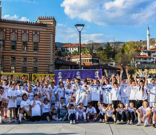 Više od 100 mališana poželjelo iz srca Sarajeva dobrodošlicu U17 prvenstvu Evrope