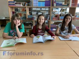 Tri diplome sa okružnog takmičenja iz biologije za učenice škole u Ivanju