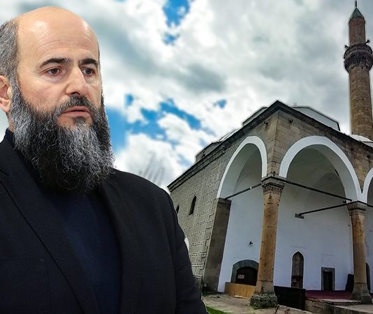 Sa ikindije ukop tijela rahmetli muftije Zukorlića u haremu Altun-alem džamije