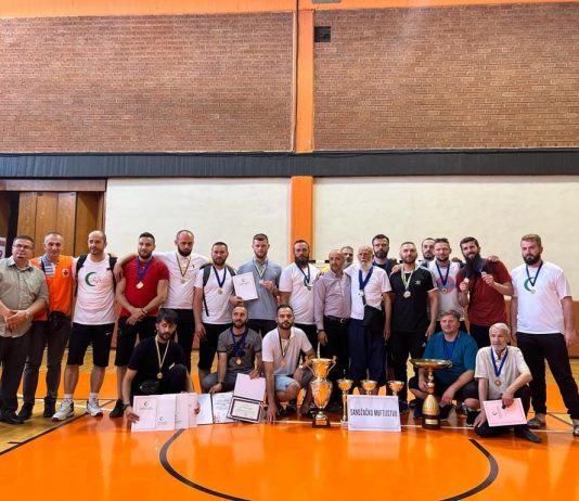 Mešihat sveukupni pobjednik sportskih susreta uposlenika IZ – Muftiji Zukorliću posthumno priznanje
