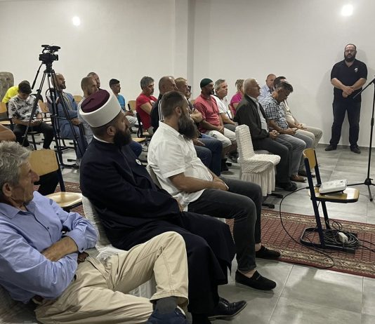 Održana projekcija filma “Osman ef. Rastoder – Oslobađanje zaborava”, autora Avda Huseinovića u Petnjici