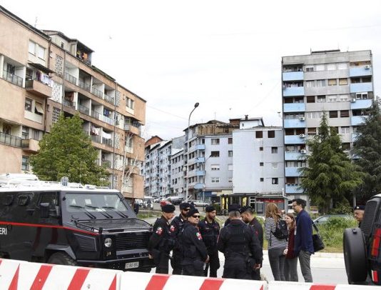 Zatvoreni “Brnjak” i “Jarinje”; Specijalci, KFOR i karabinjeri na terenu; Blokade na par mjesta