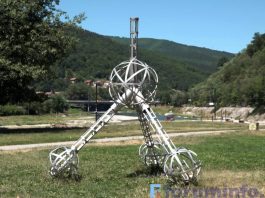 Oštećena skulptura kod Doma kulture – kad nesavesnost udari na umjetnost