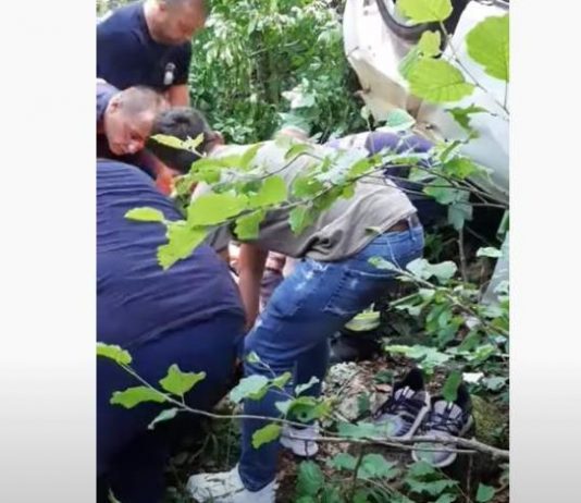 Vozilo sletjelo s puta Rožaje-Berane, pogledajte akciju spašavanja (Video)