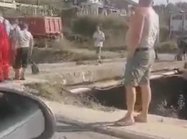 Višak asfalta bacali direktno u rijeku: Snimak iz Novog Pazara zgrozio sve (Video)