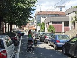 Samo u Novom Pazaru – Ko se parkira na lijevu stranu ne plaća parking a ni kaznu (Video)
