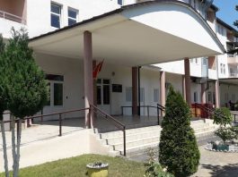 Otišao po tetku u starački dom, pa se šokirao: Mrtvoj starici ukrali burmu i iščupali zlatan zub?