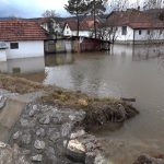 Sjenica: Vodostaj tokom noći enormno narastao, haotično stanje, sve poplavilo