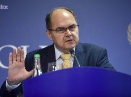 Schmidt se oglasio porukom da obilježavanje Dana RS-a može imati posljedice