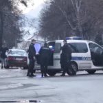 Nasrtala na vozila u pokretu i sjekla vene žiletom: Uhapšena djevojka iz Novog Pazara zbog uznemiravanja građana