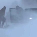 Haos na Goliji! Desetine automobila zavejano u sniježnim smetovima (VIDEO)