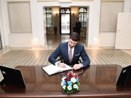 Ministar Đerlek se upisao u knjigu žalosti u ambasadi Republike Turske