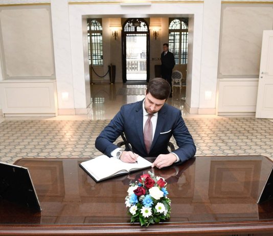 Ministar Đerlek se upisao u knjigu žalosti u ambasadi Republike Turske