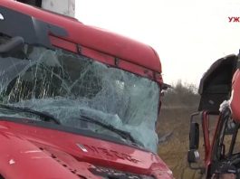 SUDAR TERETNIH VOZILA – Vozač i putnik iz Tutina teško povrijeđeni (FOTO)