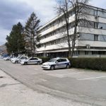 POLICIJA MLADIĆIMA ODUZELA MOTORE, ONI IH UKRALI SA POLICIJSKOG PARKINGA: Privedeno petoro malolJetnika u Novom Pazaru