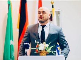 Dragi moji Bošnjaci, vrijeme je da se uspravite i isprsite