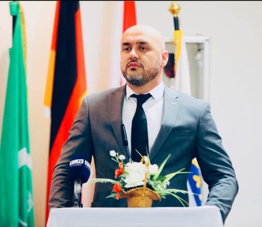 Dragi moji Bošnjaci, vrijeme je da se uspravite i isprsite