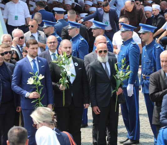 Zukorlić i ove godine predvodio Sandžaklije na dženazi u Srebrenici