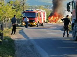 Spasio dvoje ljudi iz zapaljenog vozila sigurne smrti: Herojski čin Semira iz Novog Pazara, auto ispred njega bio buktinja, a vozač toga nije bio ni svjestan