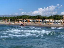 Spasilac na skuteru stigao u zadnji čas: Muškarac iz Novog Pazara spašen od utapanja na plaži kod Ulcinja