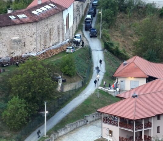 Kosovska policija: Ubijena tri napadača, jedan uhapšen i još četiri osobe koje se dovode u vezu sa „kriminalnom grupom“