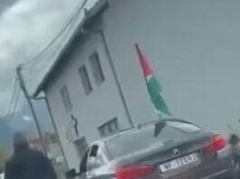 Iz Novog Pazara krenuli po mladu s palestinskom zastavom, zaustavila ih kosovska policija (VIDEO)