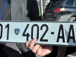 Nekada su Srbi dizali barikade, a sada masovno uzimaju tablice Republike Kosovo