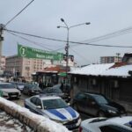 MUŽ PRETUKAO TRUDNU ŽENU NASRED ULICE – Jezivo nasilje u Novom Pazaru