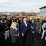 Ministar Đerlek otvorio nove asfaltirane dionice – Mještani dva romska naselja dobili 10 asfaltiranih ulica