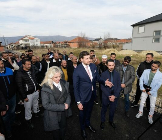 Ministar Đerlek otvorio nove asfaltirane dionice – Mještani dva romska naselja dobili 10 asfaltiranih ulica