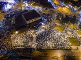 Večeras noćni namaz na trgu Gazi Isa-bega