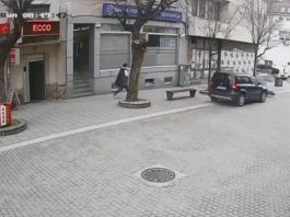 Novi Pazar: Žena ušla automobilom u pješačku zonu, pa zaboravila da podigla ručnu kočnicu i izazvala incident (VIDEO)