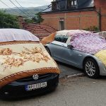 Sve pod ćebad i tepihe: Novopazarci pronašli kreativno rješenje zaštite od grada