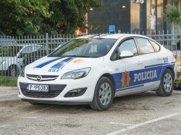 NOVOPAZARAC UHAPŠEN U CRNOJ GORI: Švercovao robu vrednu 50 hiljada evra, odmah mu stavljene lisice na ruke