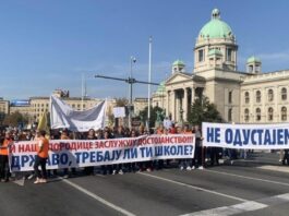 Protest prosvetara ispred Skupštine Srbije i štrajk u školama, premijer poziva sindikate da prihvate ponudu vlade