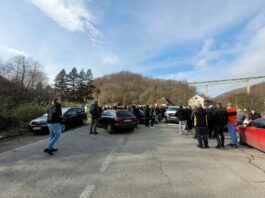 Mještani Vraneške doline blokirali put: Traže ostavke vrha policije i pitaju “ko štiti Balijagića”
