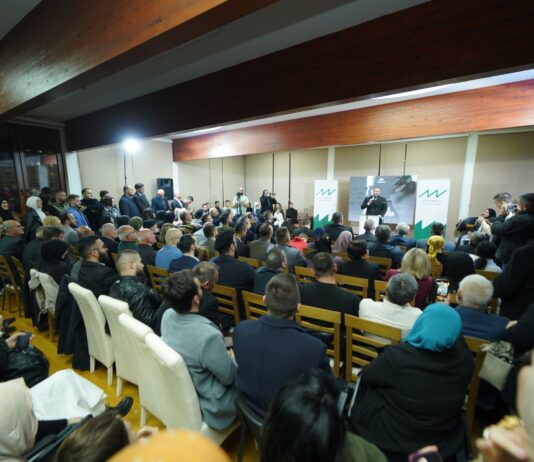 PORUKA BUDUĆIM GENERACIJAMA – Održana književna večer u znak sjećanja na rahmetli muftiju Zukorlića