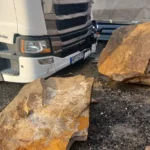 Izbegnuta tragedija: Kamenje palo na put u Novi Pazar-Raška