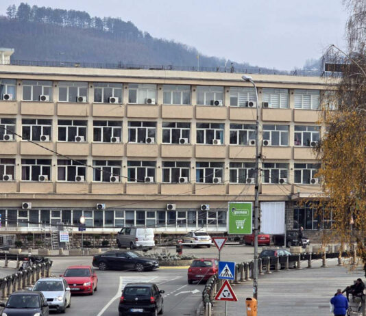 Preko 1.000 zaposlenih Opštini – Za plate milion i po eura