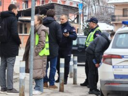 Automobilom nasrnuo na studente tokom blokade – Jedna osoba povrijeđena