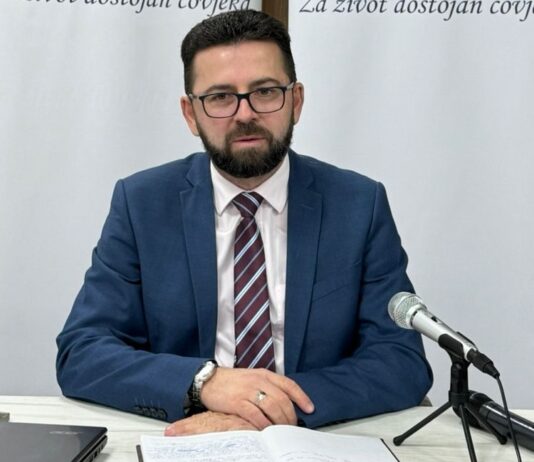 Zecirović: SDA je marionetska stranka režima Aleksandra Vučića koja glumi opoziciju!