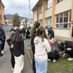 Zeleni projekat u OŠ “Avdo Međedović”: Učenici i nastavnici posadili ruže i drveće za ljepše dvorište